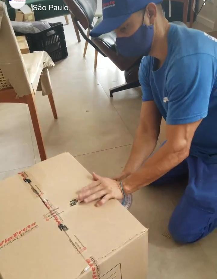 Equipe Via Frete em serviço